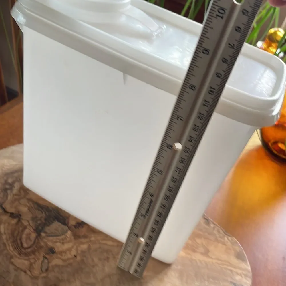 Vintage Tupperware Store and Pour White Cereal Container